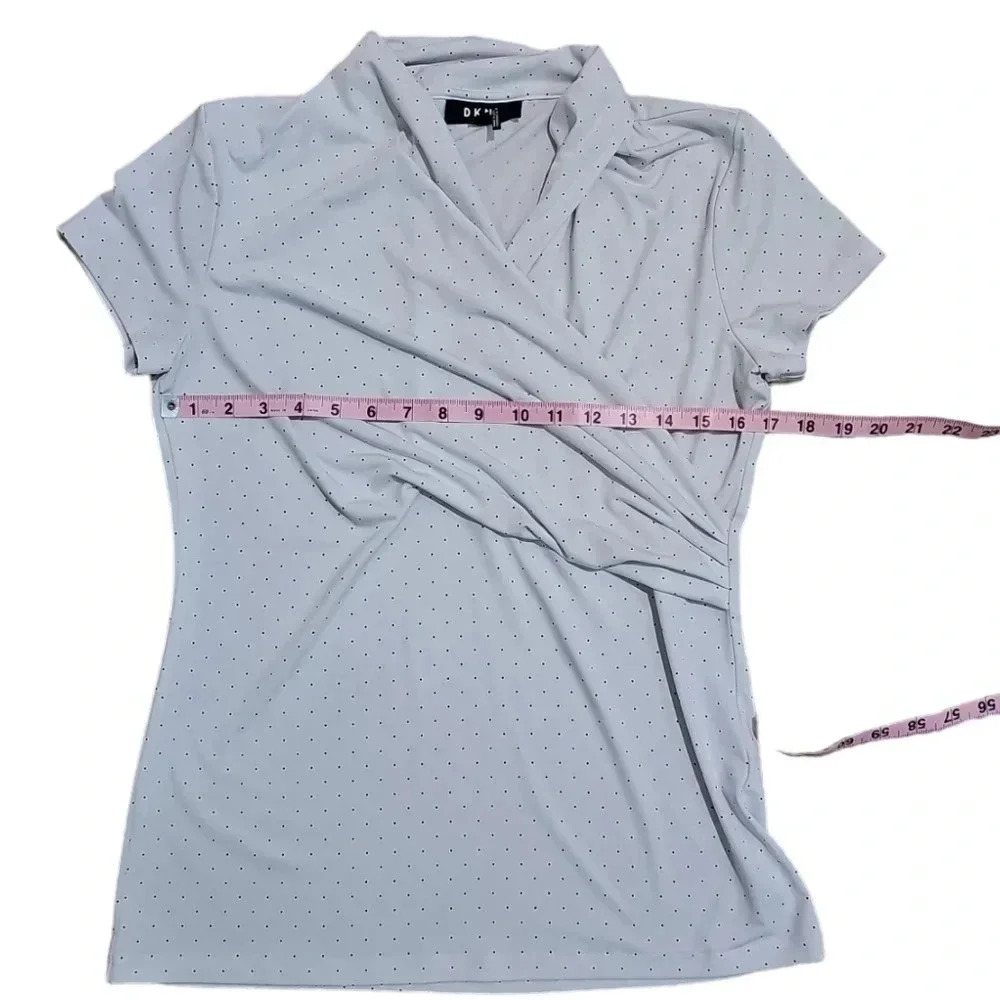 DKNY Medium White Black Polka Dot Faux Wrap Blouse Stretch Workwear Classic Y2K - Picture 7 of 8